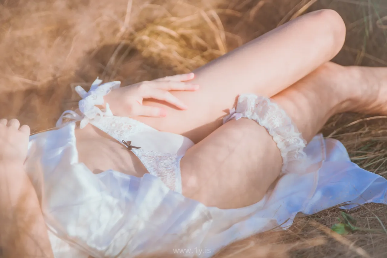 桜桃喵 NO.15 冬眠 白裙下